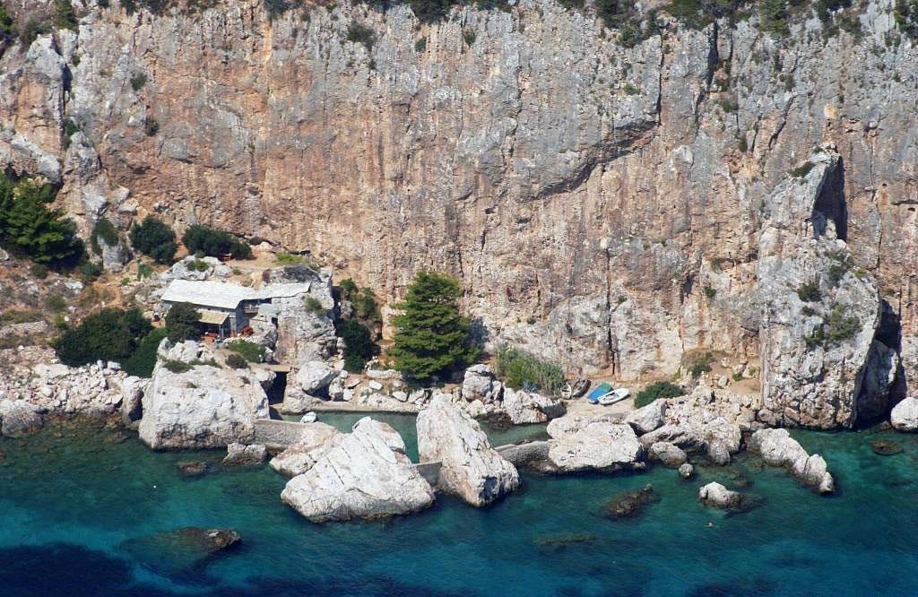 Hvar, Cliff Base